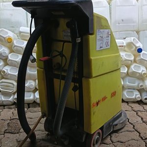 Lavadora y fregadora de pisos profesional Dixter Super Kliner 550. Equipo robusto de alta productividad diseñado para limpiar y secar superficies medianas a grandes en una sola pasada, optimizando drásticamente los tiempos de trabajo - Con Detalles Prende - imagen 4