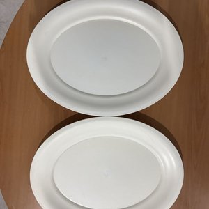 Lote de 5 Bandejas Ovaladas: Peltre/Platino, Plástico y Metal Grabado - imagen 3