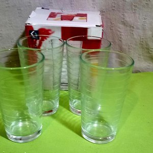 Lote siguiente: Set de 4 Vasos Altos de Vidrio Rayado