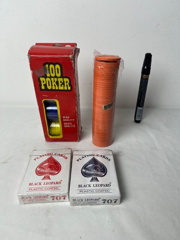 Lote siguiente: Fichas y cartas de poker en venta