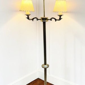 Lámpara de Pie Antigua de Bronce Macizo con Dos Brazos Decorativos - imagen 2