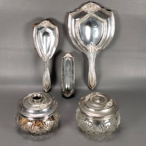 Lote anterior: Juego de Tocador Antiguo 5 Piezas Plateadas y Cristal Tallado
