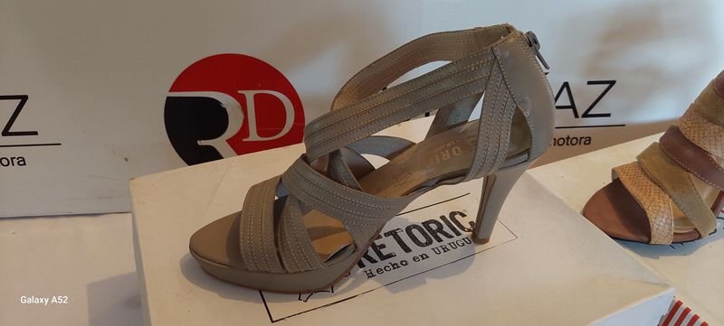 Zapatos de tacón alto en venta - imagen 2