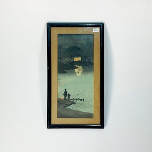 Lote siguiente: Estampa Japonesa "Paisaje Nocturno" con Dama y Niño, Marco Incluido