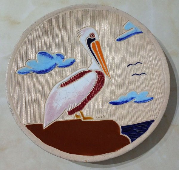 Plato Decorativo Artesanal de Cerámica con Pelícano y Mar - imagen 1