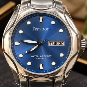 Reloj Armitron Classic Day-Date Acero Azul Sumergible 165ft - imagen 2