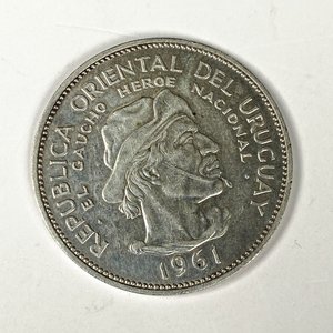 Moneda de Plata "El Gaucho" - 10 Pesos Uruguayos 1961 - imagen 3