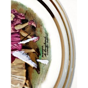 Plato Hondo de Loza Inglesa Alfred Meakin Beige con Guarda Dorada y Escena de Trovador - imagen 5