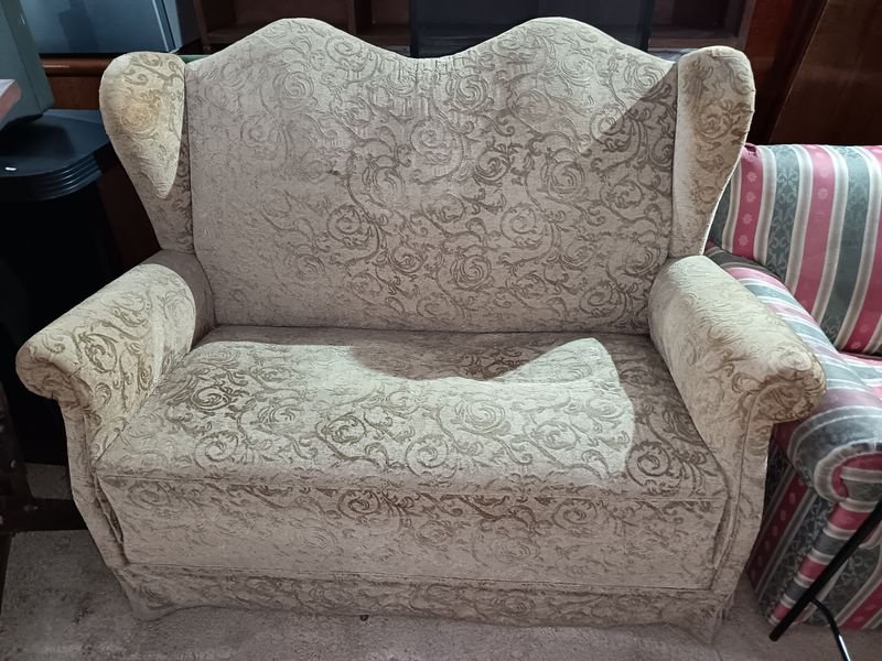 Sillón Antiguo de Dos Cuerpos Tapizado en Gobelino