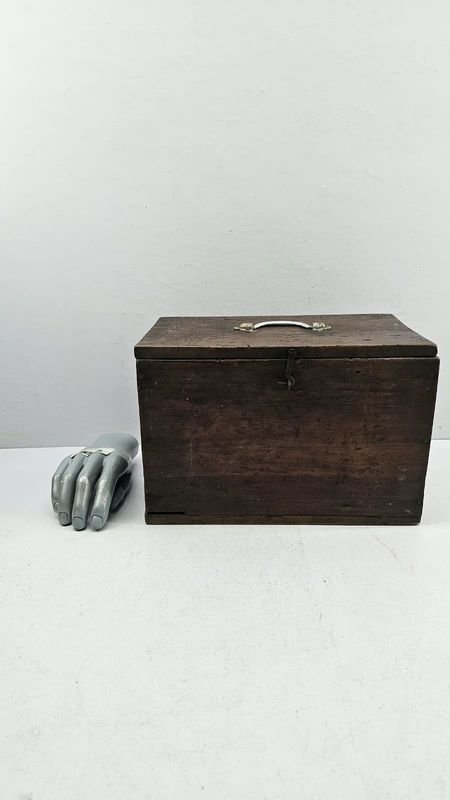Caja de Madera para Pescador con Manija de Aluminio y Cierre