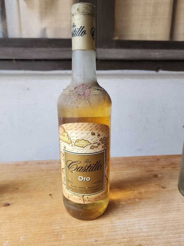 Botella de Ron Castillo Oro