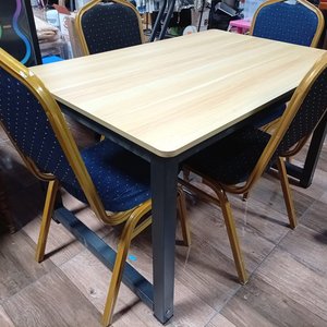 Juego de Comedor Estilo Industrial con 4 Sillas Tapizadas - imagen 3
