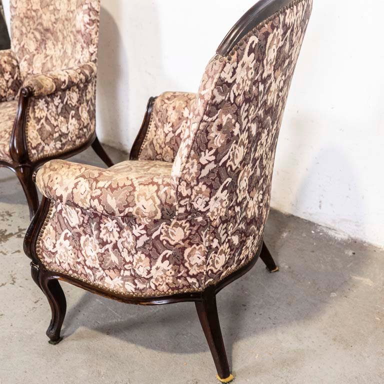 Sillones franceses tapizados en gobelino con detalles ornamentales - imagen 3