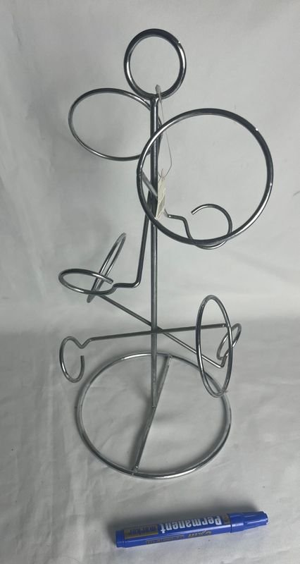 Rack de Metal con Diseño Circular - imagen 3
