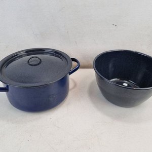 Conjunto Enlozado Azul Oscuro: Olla con Tapa y Bowl - imagen 1