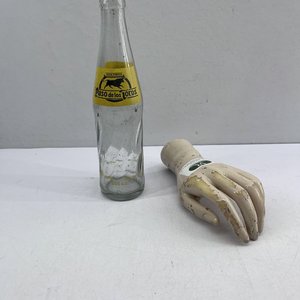 Lote siguiente: Botella Antigua Agua Tónica Paso de los Toros