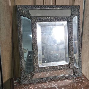 Lote siguiente: Espejo Francés Antiguo 1820 con Marco de Bronce Labrado y Cristal Biselado