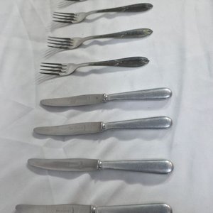 Juego de 4 Cuchillos y 4 Tenedores de Postre Acero Inoxidable - imagen 3