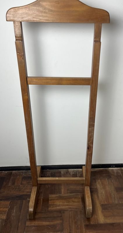 Lote siguiente: Despojador de madera antiguo