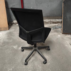 Silla de Oficina Negra Respaldo Alto con Base Giratoria y Ruedas - imagen 3