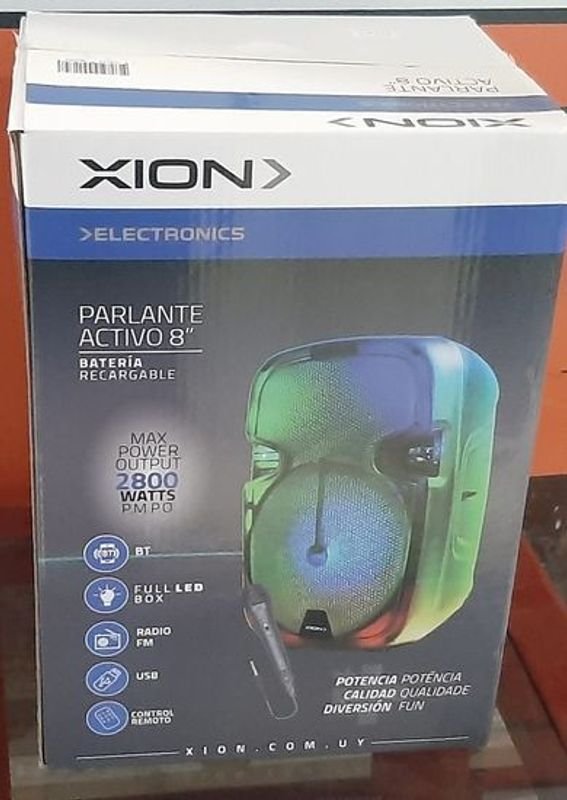 Parlante Activo Xion 8" Sin Uso con Micrófono y Control Remoto