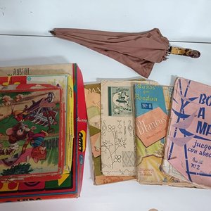 Lote anterior: Juegos de Mesa Antiguos, Paraguas y Revistas de Bordado