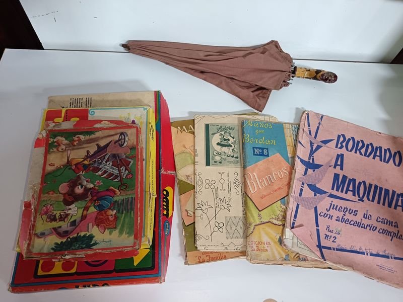 Juegos de Mesa Antiguos, Paraguas y Revistas de Bordado