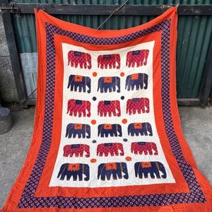 Lote siguiente: Colcha de 1 Plaza con Diseño de Elefantes