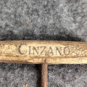 Sacacorchos Antiguo Cinzano de Madera y Metal - imagen 2