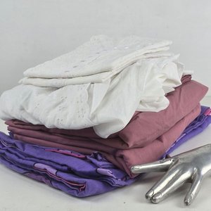 Lote anterior: Juegos de Sábanas y Textiles para Cama en Violeta, Rosa y Blanco con Bordados