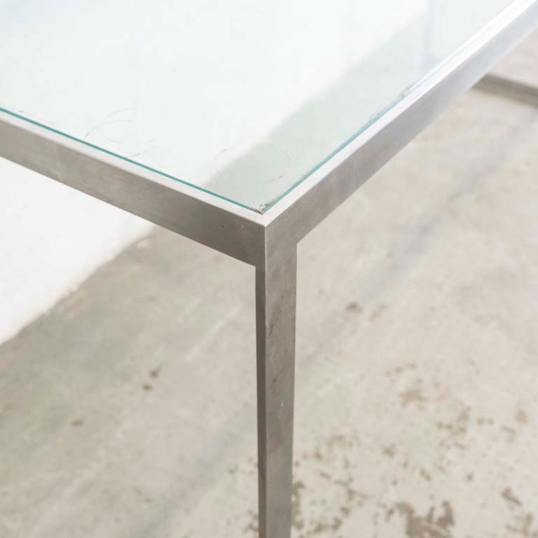 Mesa de acero inoxidable con tapa de vidrio para decorar tu hogar - imagen 2