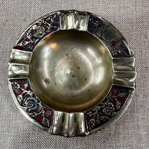 Lote de 2 Ceniceros Decorativos Antiguos: Bronce y Metal Esmaltado - imagen 5