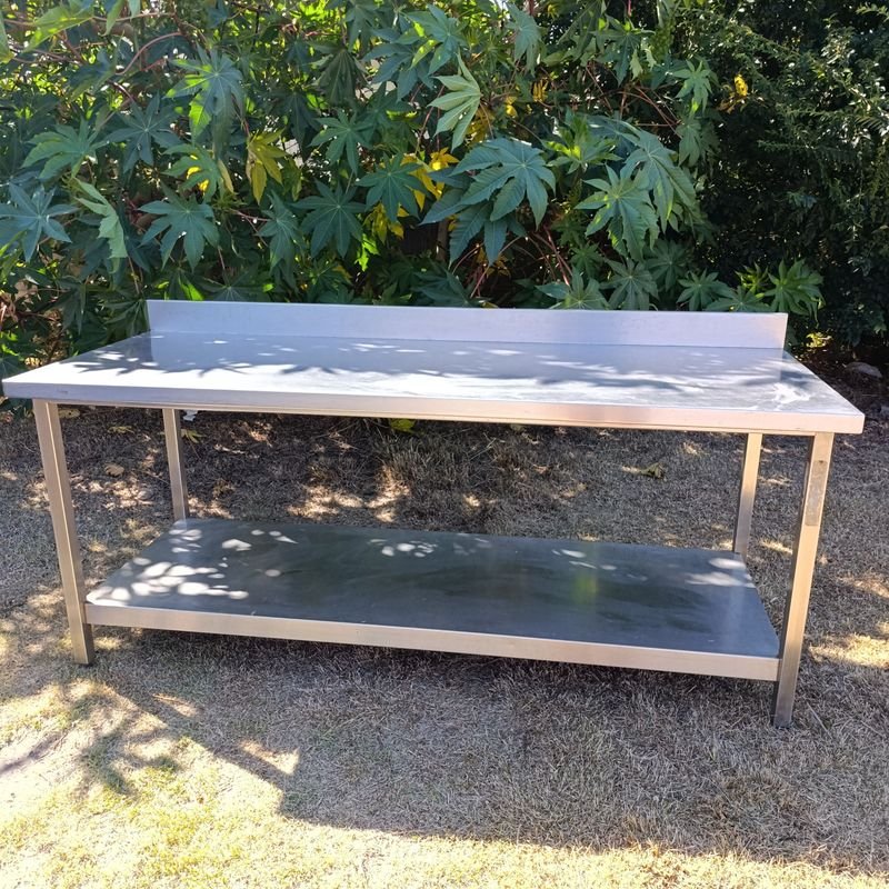 Lote siguiente: Mesa de Acero Inoxidable con Estante Inferior