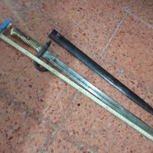 Sable con Vaina y Detalles Dorados - imagen 5