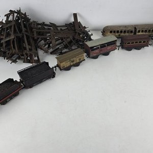 Tren de Juguete Antiguo con Vagones y Rieles Alemanes - imagen 11