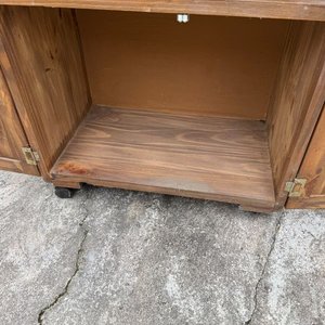 Mesa de Madera para TV con Puertas y Ruedas - imagen 3