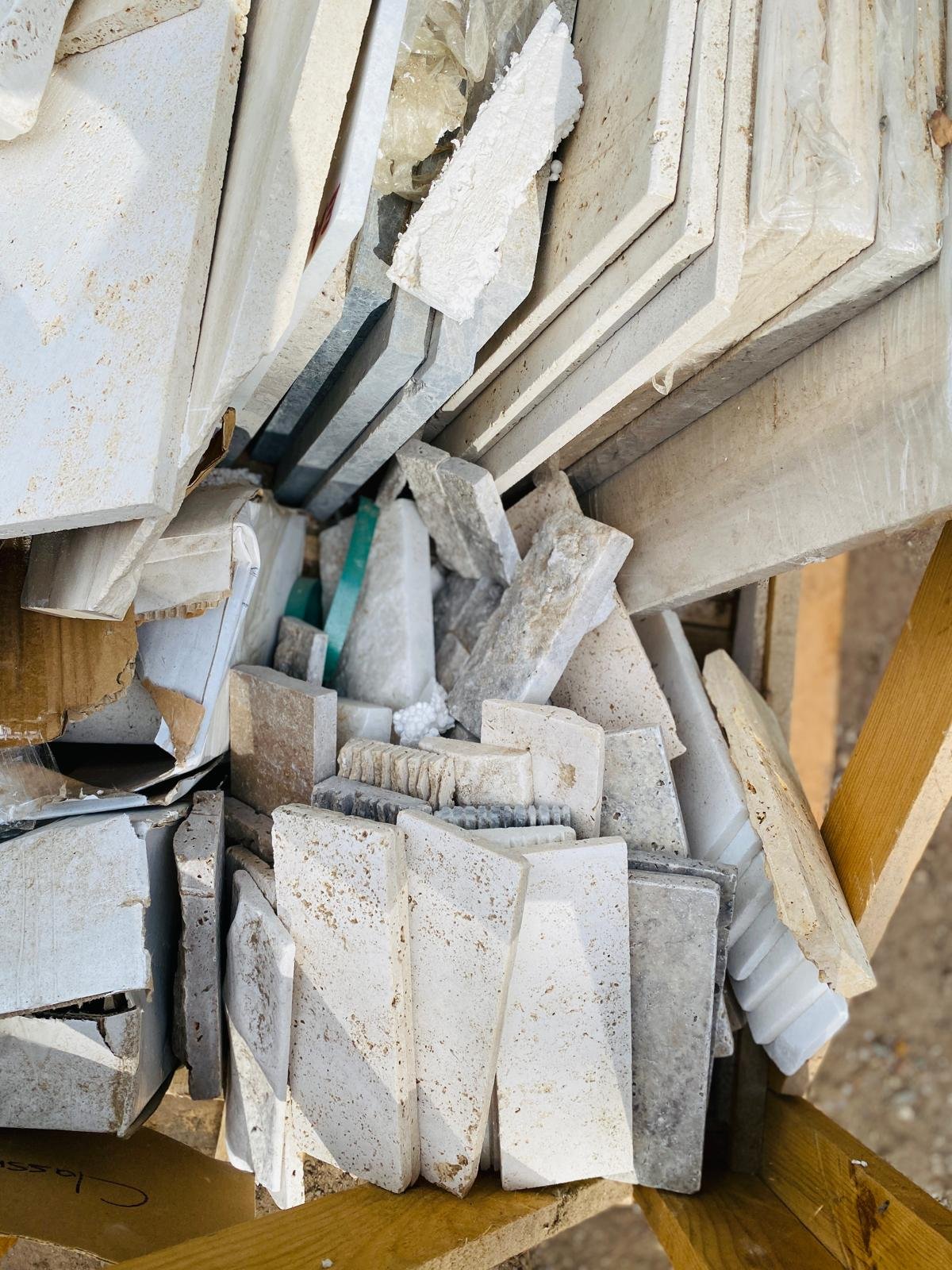 Item cajon-con-piedras-varias-arenisca-piedra-laja-y-otros - Image 1