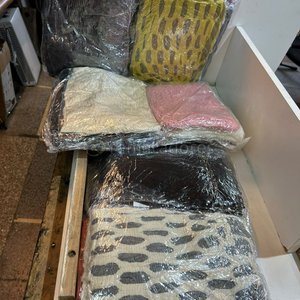 Lote siguiente: Lote de Gorros y Bufandas Tejidas