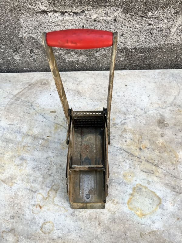 Máquina para cortar alimentos en bastones de chapa galvanizada con mango de madera inglesa - imagen 5