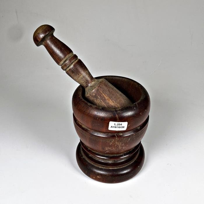 Mortero de Madera con Mazo Antiguo