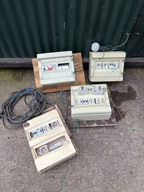 4 Tableros Eléctricos con Térmicas y Tomas Corriente