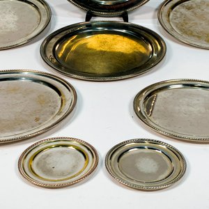Conjunto de 8 Piezas Metálicas Sheffield: Bandejas y Posavasos - imagen 2
