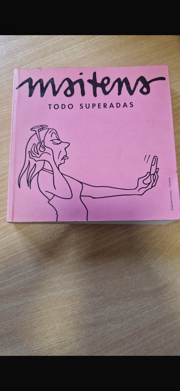 Lote anterior: Libro Todo Superadas con cubierta rosa y dibujo minimalista