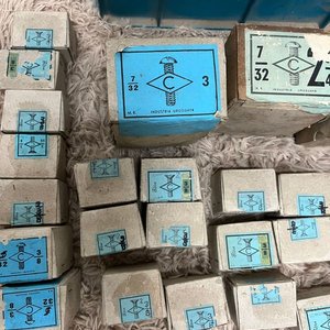 Lote de 51 Cajas de Tornillos de Industria Uruguaya - imagen 2