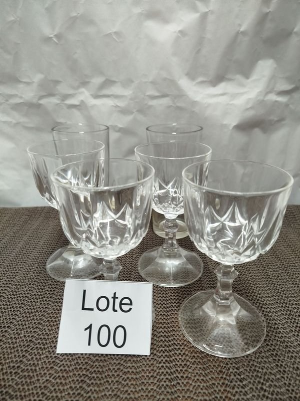 Juego de 4 Copas de Vino Talladas