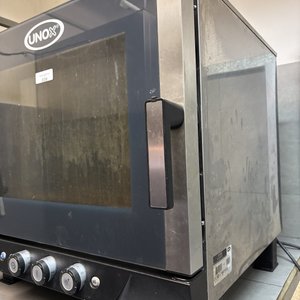 Lote #039 – Horno eléctrico UNOX Cheflux XV393 de origen italiano, de convección con hidratador. Para 5 bandejas – 75x77x77cm – bandejas 53x32cm aprox, más gavillar en Ac/Inox con 14 bandejas asociadas - imagen 3