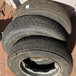 Lote siguiente: Cubiertas de Rueda para Moto o Bicicleta