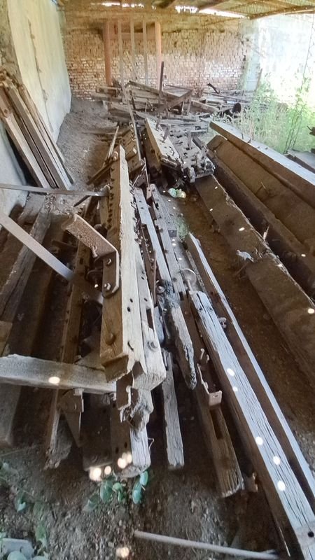 Lote de tirantes de vagón de tren en mal estado - imagen 2