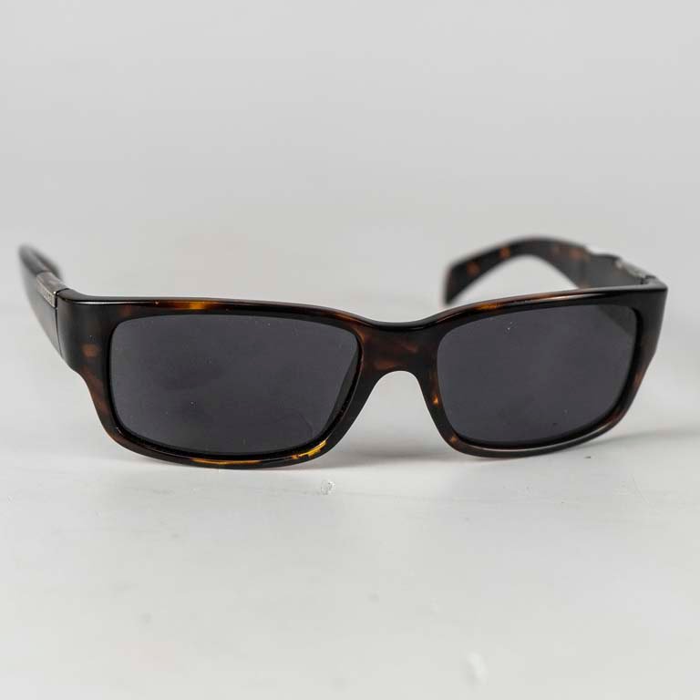 Lote siguiente: Lentes de sol Serengeti, excelente condición