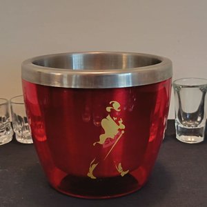 Hielera Roja Johnnie Walker con 22 Vasos de Shot de Vidrio - imagen 3